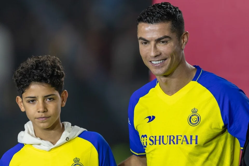 Cristiano Ronaldo Jr. dan Ayahnya Siap Berlaga di Piala Dunia 2030?