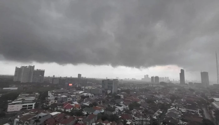 Cuaca Bandung Hari Ini: Berawan dengan Suhu Hangat, Waspada Siklon Tropis Jangmi