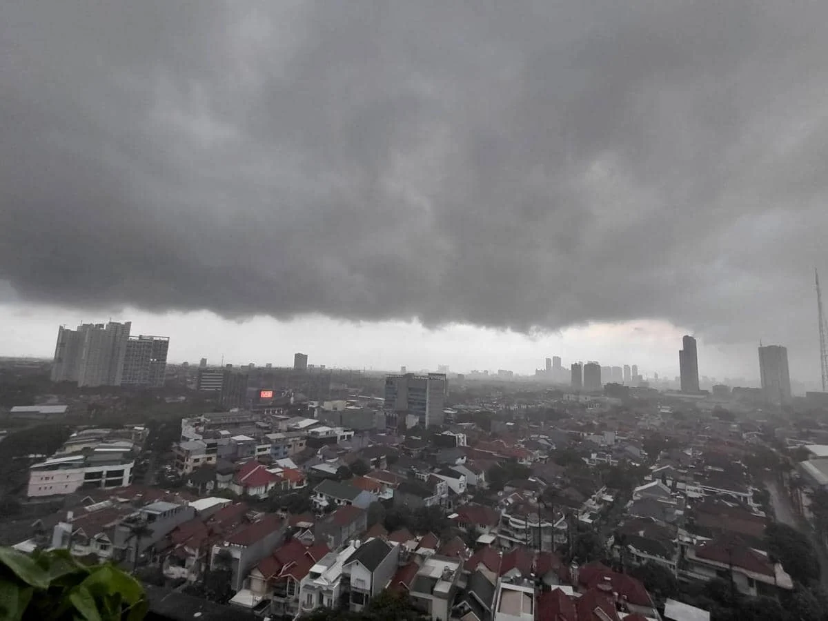 Cuaca Bandung Hari Ini: Berawan dengan Suhu Hangat, Waspada Siklon Tropis Jangmi