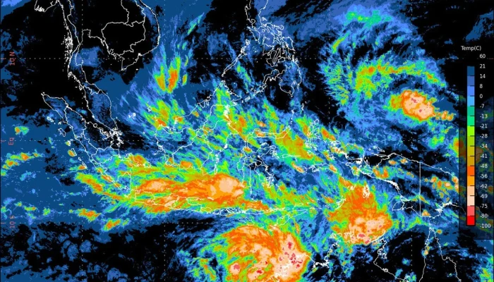 Cuaca Ekstrem Mengancam Indonesia: Gelombang Tinggi di NTT, Hujan Lebat di Jawa Tengah, dan Risiko Panas bagi Jemaah Haji