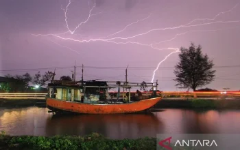 Cuaca Hari Ini: Hujan Lebat dan Badai Petir Mengancam Jawa Tengah dan Jawa Timur