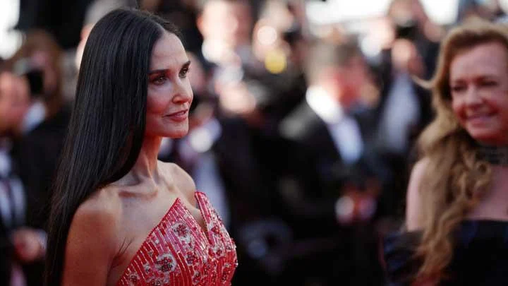 Demi Moore Menghadapi Kecemasan Penggemar Setelah Penampilan di Cannes 2026