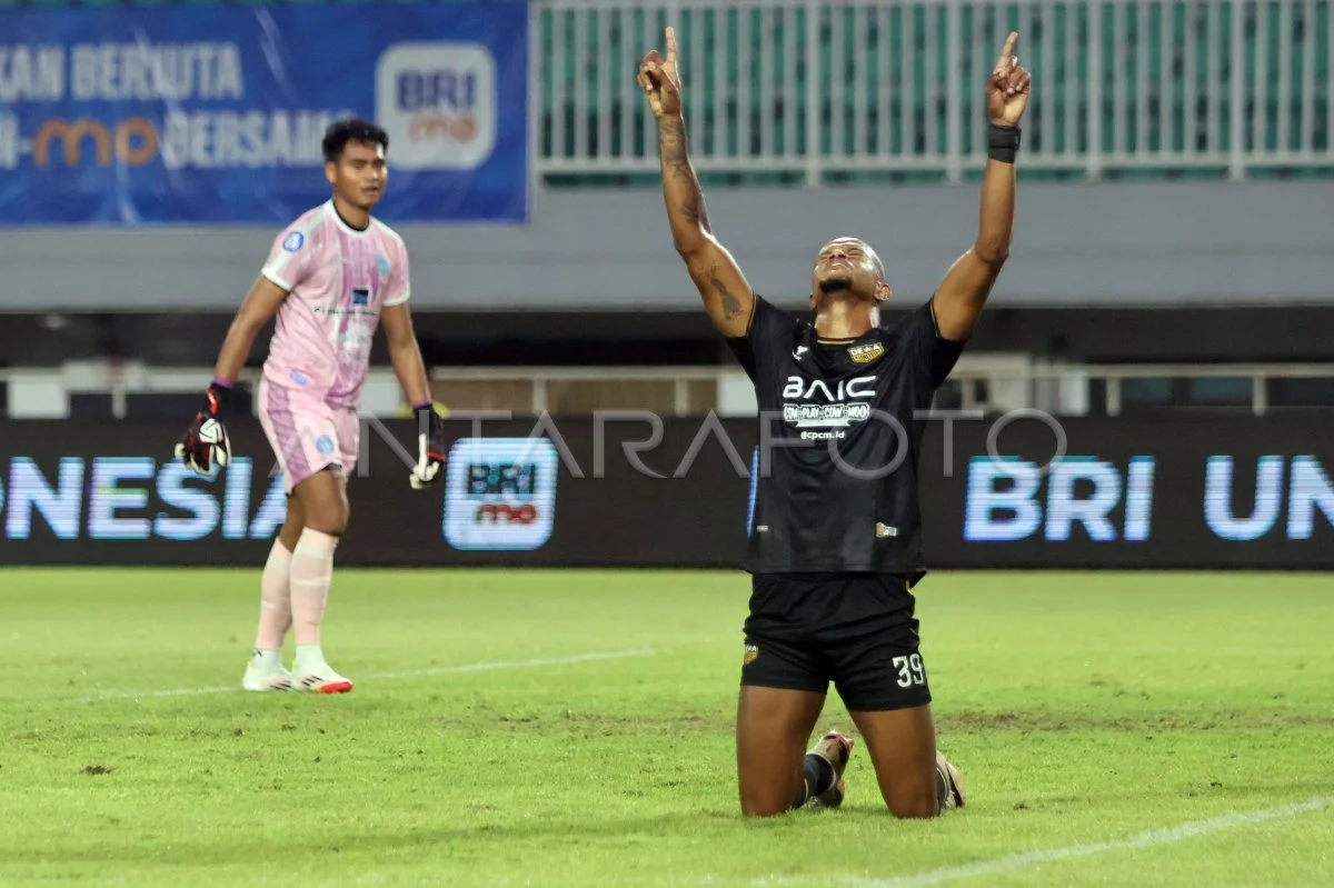 Dewa United Bantai PSBS Biak dengan Skor 5-0, Alex Martins Cetak Hattrick