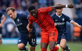 Eli Junior Kroupi Jadi Bintang Baru yang Dikejar Manchester United dan Barcelona