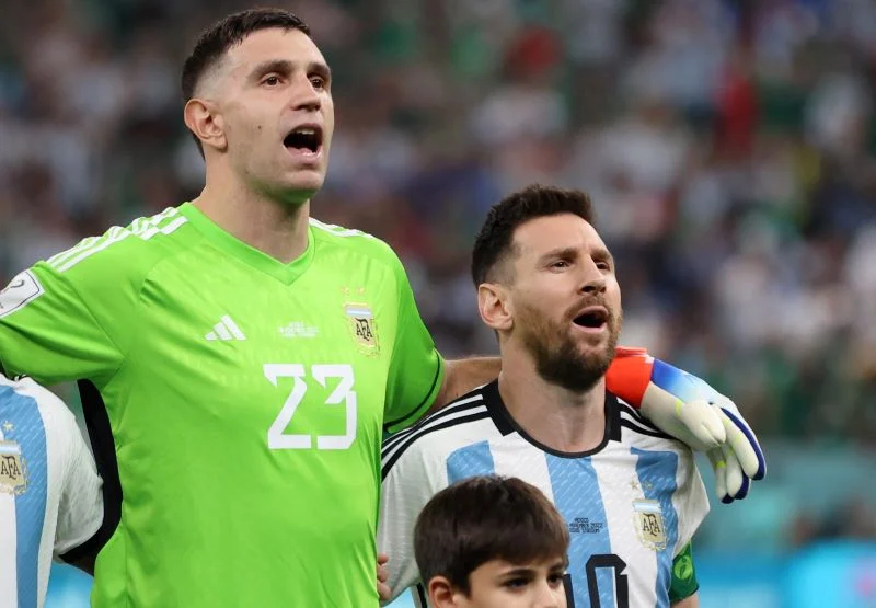 Emiliano Martínez dan Lionel Messi: Dua Tokoh Utama Argentina yang Sibuk dengan Cedera