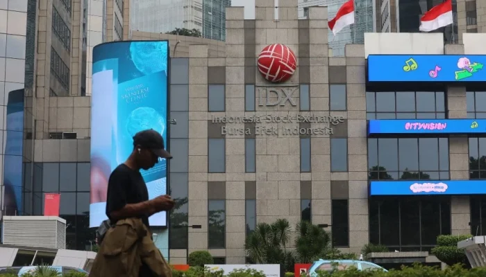 Emiten Indonesia Naik Kelas: Dari TPIA hingga BSSR, Simak Berita Terbaru