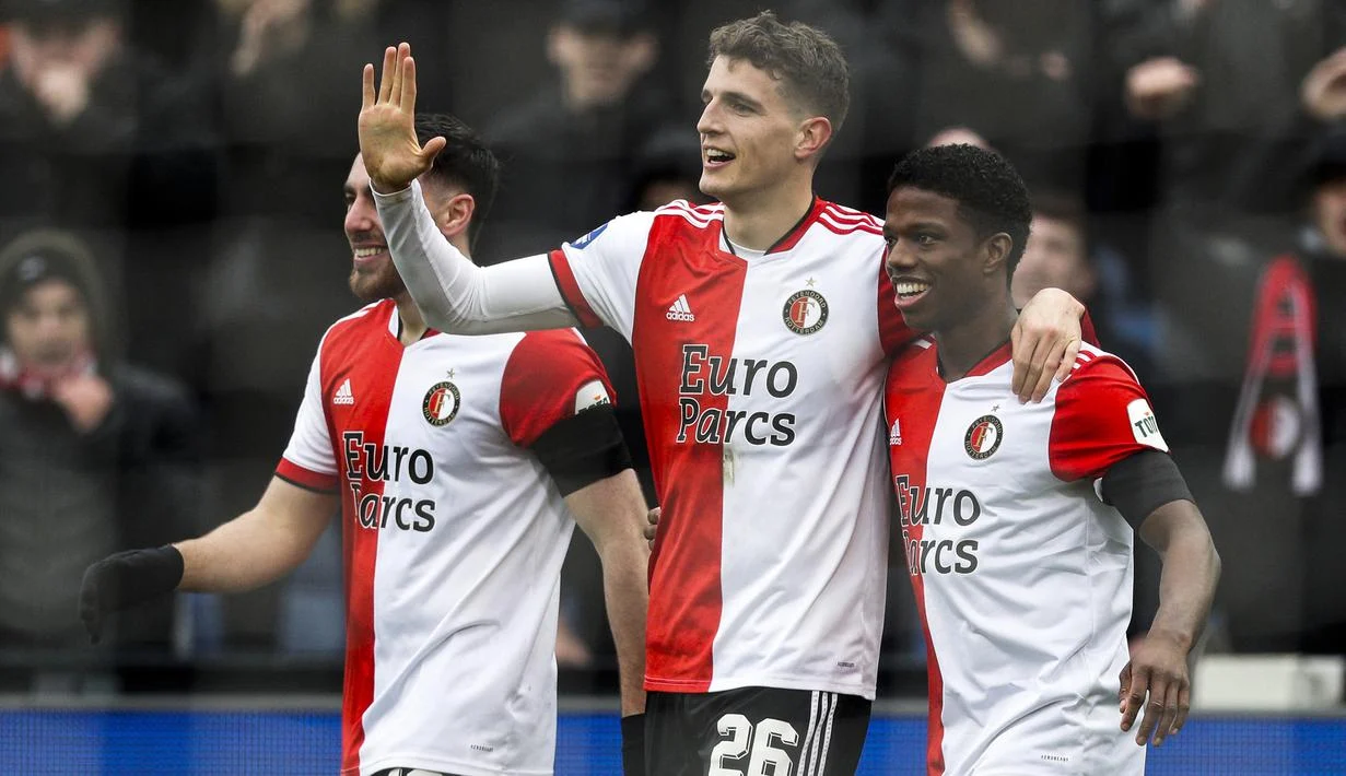 Feyenoord Menghadapi Masalah dengan Pembelian Bintang dan Update Transfer Lainnya