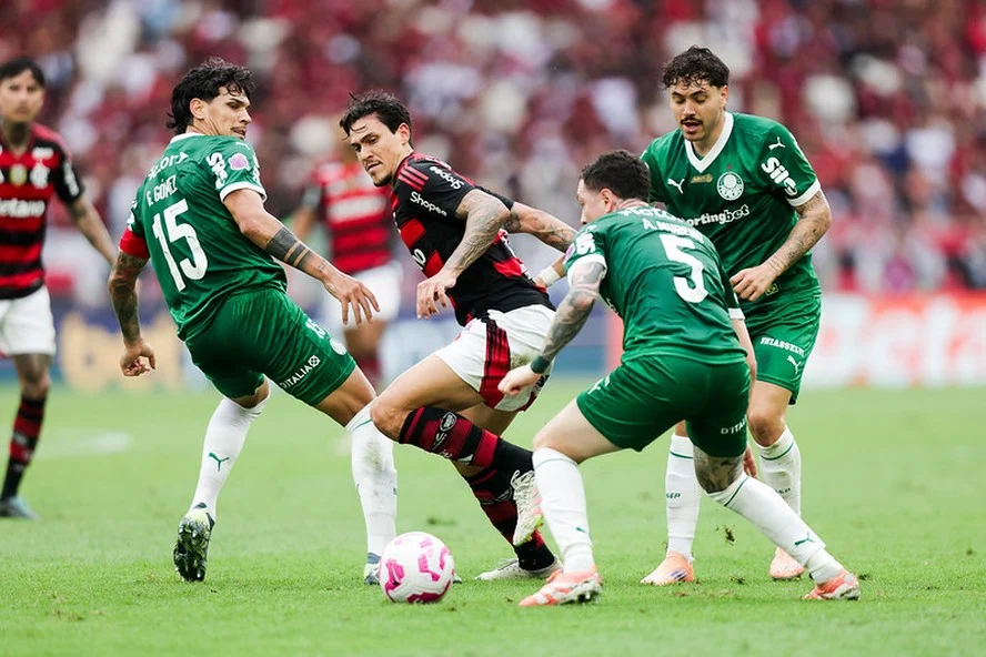 Flamengo vs Palmeiras: Pertarungan Sengit di Puncak Brasileirão
