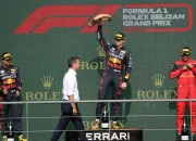 Frank Zappa dan Max Verstappen: Dua Tokoh Berbeda dengan Semangat yang Sama