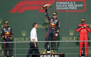 Frank Zappa dan Max Verstappen: Dua Tokoh Berbeda dengan Semangat yang Sama