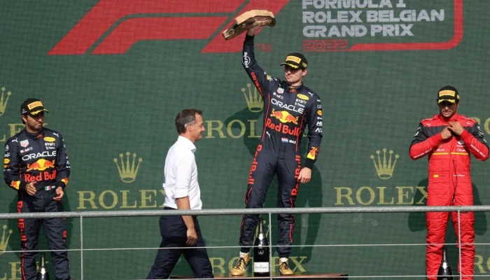 Frank Zappa dan Max Verstappen: Dua Tokoh Berbeda dengan Semangat yang Sama