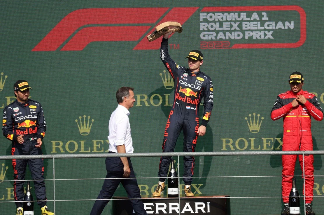 Frank Zappa dan Max Verstappen: Dua Tokoh Berbeda dengan Semangat yang Sama