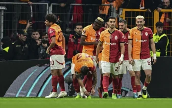 Galatasaray Samsunspor: Derbi 4-1 yang Mengejutkan, Kritik Tajam dan Dampak pada Gelar