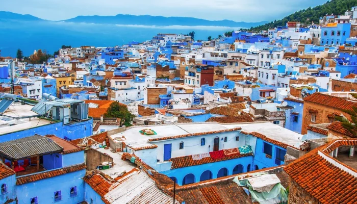 Granada dan Kota Biru Chefchaouen: Dua Destinasi Unik di Dunia Sepak Bola dan Wisata