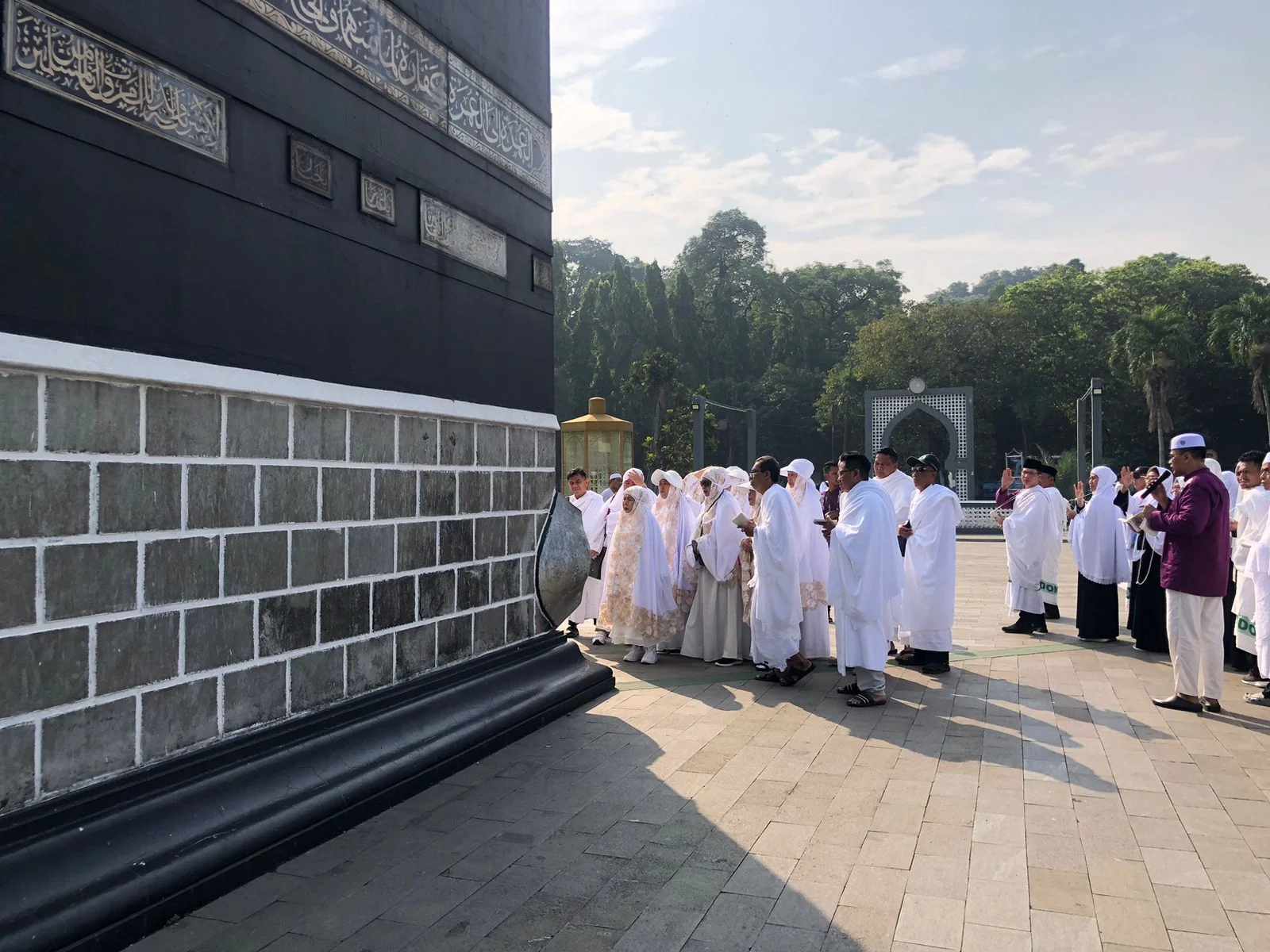 Harapan dan Haru: Jumat Pertama Jemaah Haji Indonesia di Masjidil Haram Menyentuh Hati