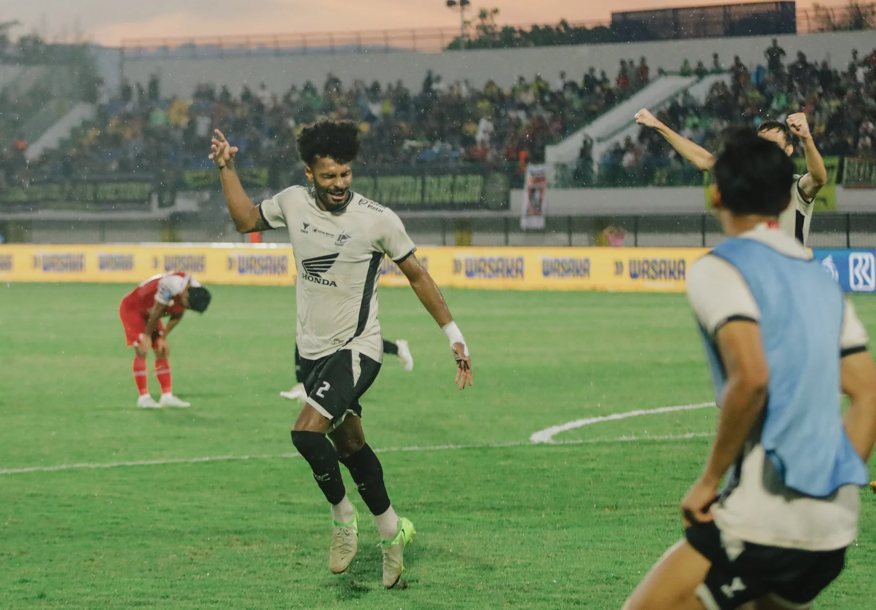 Hitung-Hitungan Degradasi Liga 1 2025: Madura United, PSM, Persijap, atau Persis Solo?