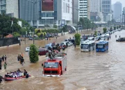 Hujan Deras Guyur Indonesia: Banjir Menghantam Jakarta, Palembang, dan Bone, Prediksi BMKG Menyiratkan Cuaca Ekstrem