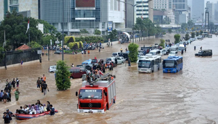 Hujan Deras Guyur Indonesia: Banjir Menghantam Jakarta, Palembang, dan Bone, Prediksi BMKG Menyiratkan Cuaca Ekstrem