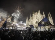 Inter Milan Rayakan Scudetto ke-21 dengan Gemerlap di Piazza Duomo, Chivu Catat Rekor 88 Tahun