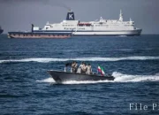 Iran Meningkatkan Tensi di Selat Hormuz dengan Penyebaran Kapal Selam Kecil dan Penangkapan Kapal