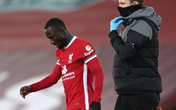 Isak Dihantam Cedera Lagi, Liverpool Terancam Tanpa Penyerang Kunci di Laga Manchester United