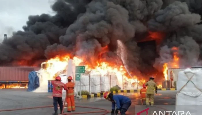 Kebakaran Gedung PT Sriboga di Semarang: Api Sudah Dipadamkan, Tidak Ada Korban Jiwa
