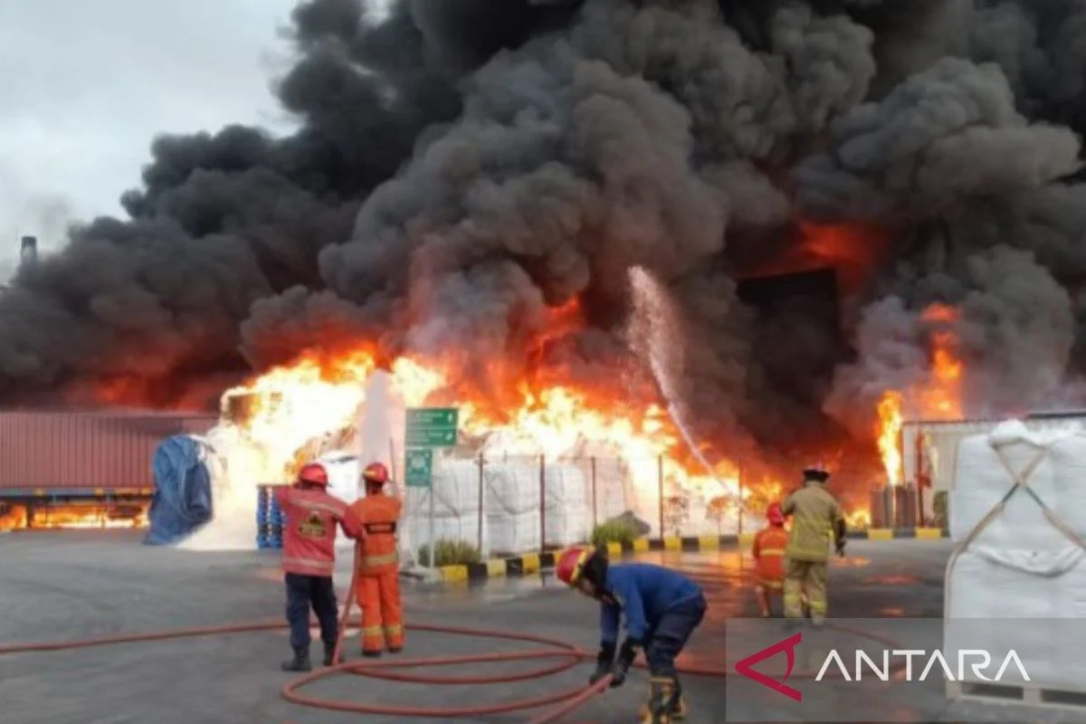 Kebakaran Gedung PT Sriboga di Semarang: Api Sudah Dipadamkan, Tidak Ada Korban Jiwa
