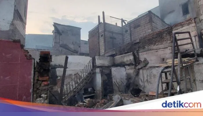 Kebakaran Rumah Anisa Rahma: Rumah Hancur, Suami Menangis Pilu Setelah Api Menghanguskan Hunian