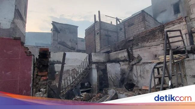 Kebakaran Rumah Anisa Rahma: Rumah Hancur, Suami Menangis Pilu Setelah Api Menghanguskan Hunian