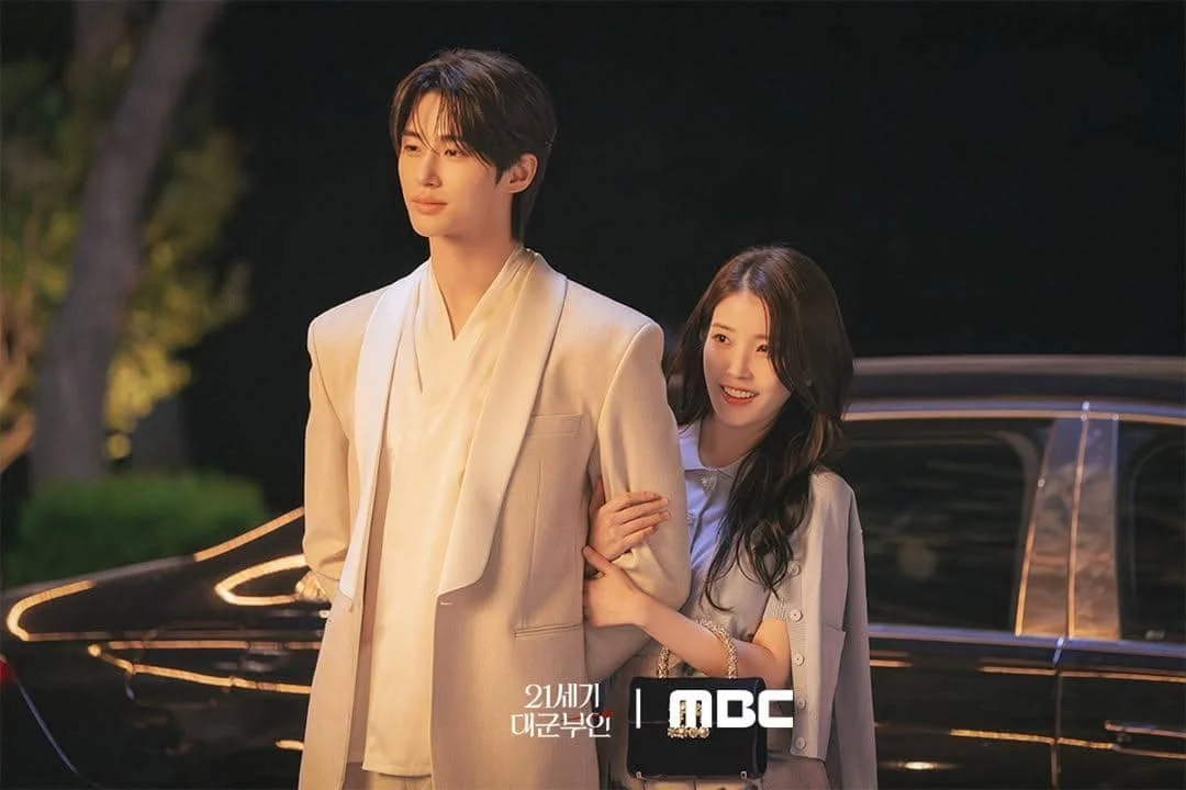 Kedekatan IU dan Byeon Woo Seok di Balik Layar Perfect Crown, Simbol Kemitraan Sehat