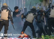 Kelompok Perusuh Hitam Bakar Pos Polisi di Cikapayang: Polisi Gegas Tangkap dan Damkar Terhambat