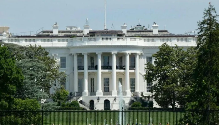 Kisah Dua Kota: Kasus Watergate, Penembakan di Dekat Gedung Putih, dan Ketakutan Imigran di Washington DC