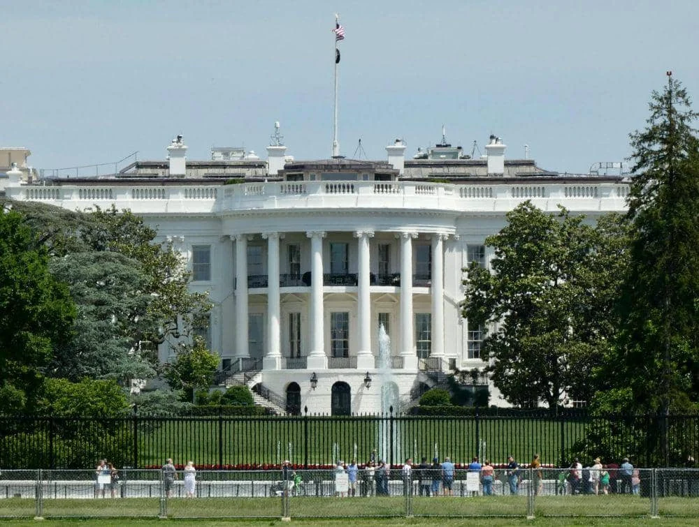 Kisah Dua Kota: Kasus Watergate, Penembakan di Dekat Gedung Putih, dan Ketakutan Imigran di Washington DC