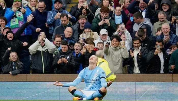 Kontroversi ‘Give Me The Ball Back’ Mengguncang Sepakbola, Snooker, dan Seni Komunitas
