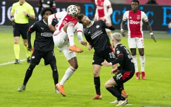 Kontroversi Maarten Paes Usai Ajax Imbang 2-2 dengan PSV: Kritik, Statistik, dan Dampaknya pada Klasemen Eredivisie