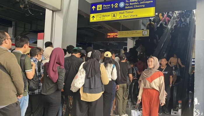 KRL Duri-Tangerang Alami Gangguan, Penumpang Mengalami Detik-Detik Mencekam