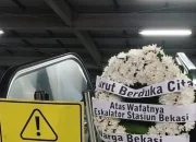 Lautan Karangan Bunga di Stasiun Bekasi Timur: Solidaritas Mengalir, KAI Rencanakan Tugu Peringatan