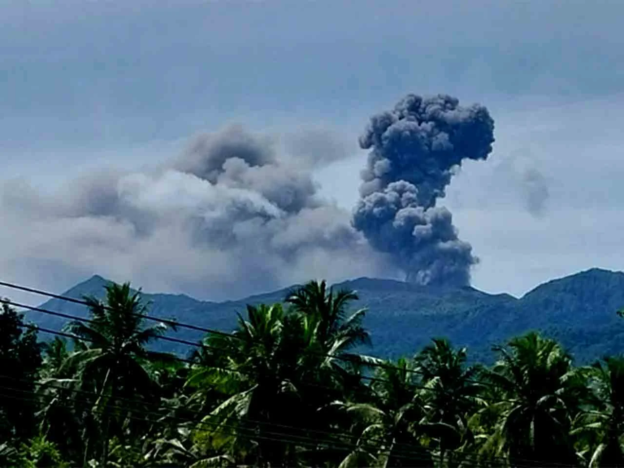 Letusan Vulkanik Gunung Dukono dan Upaya Pelestarian Geopark Tambora
