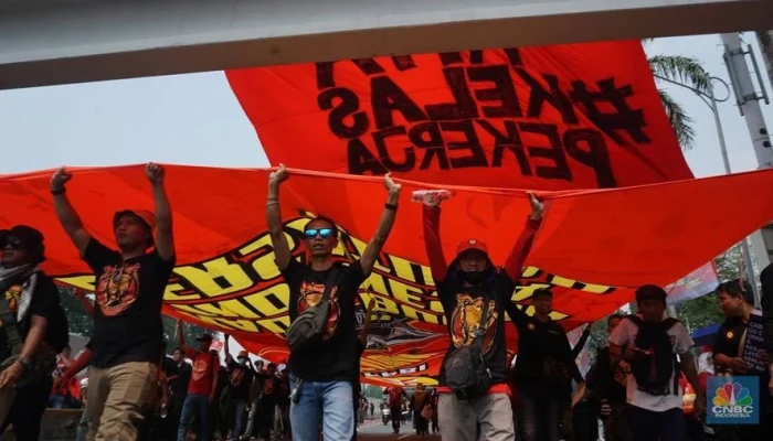 May Day 2026: KASBI dan Gebrak Guncang DPR, Presiden Prabowo Telepon Dasco untuk Sambut Aksi Buruh