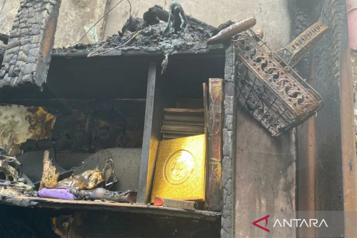 Mengejutkan! 3.500 Alquran Tidak Terbakar Saat Rumah Anisa Rahma Hangus