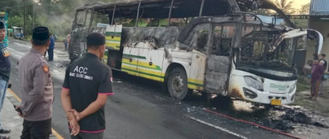 Menyelamatkan Diri dari Api: Pasutri Pati Selamat setelah bus ALS terbakar di Muratara