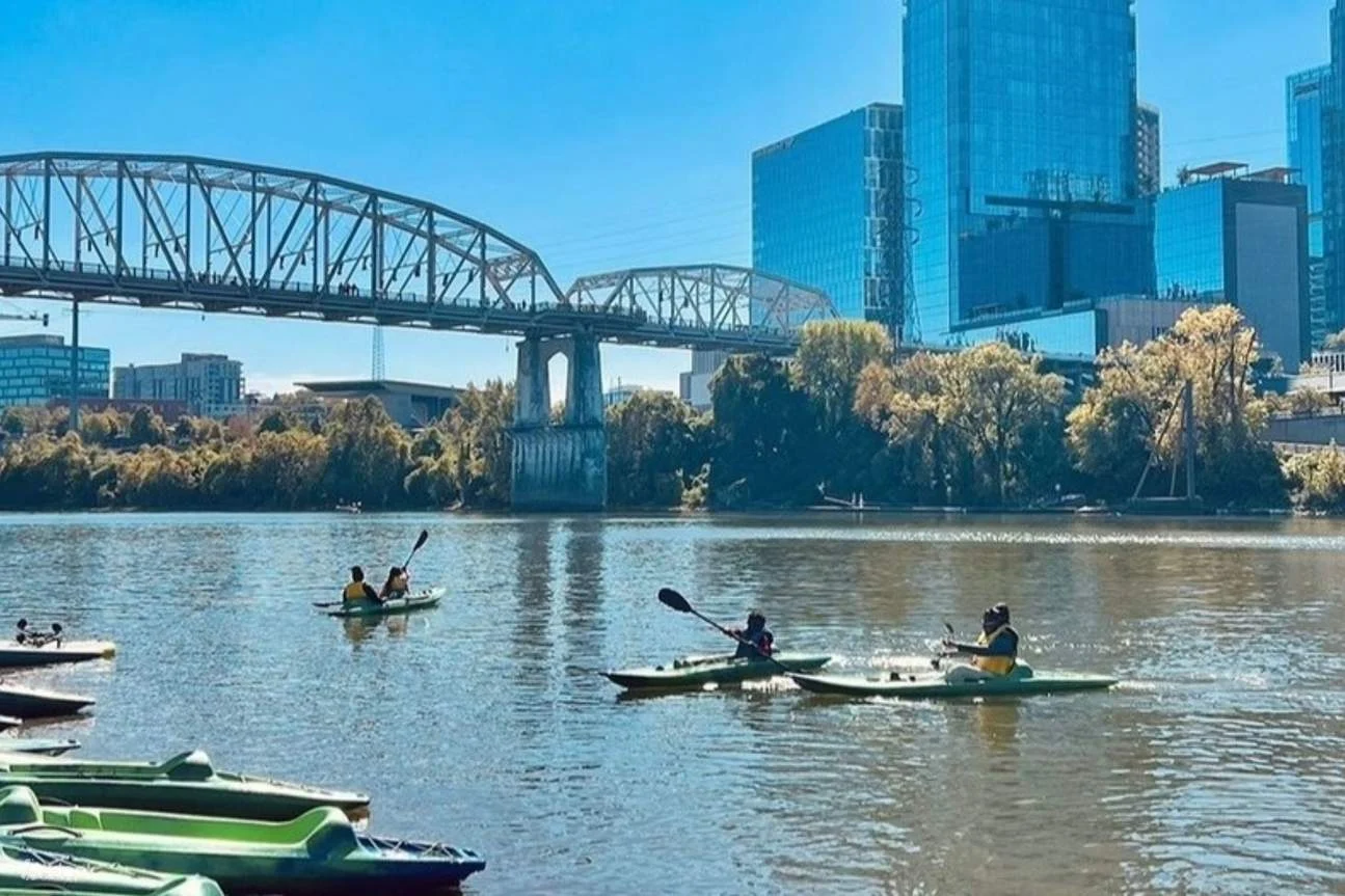 Nashville dan New York City: Dua Kota yang Berbeda dalam Olahraga dan Musik