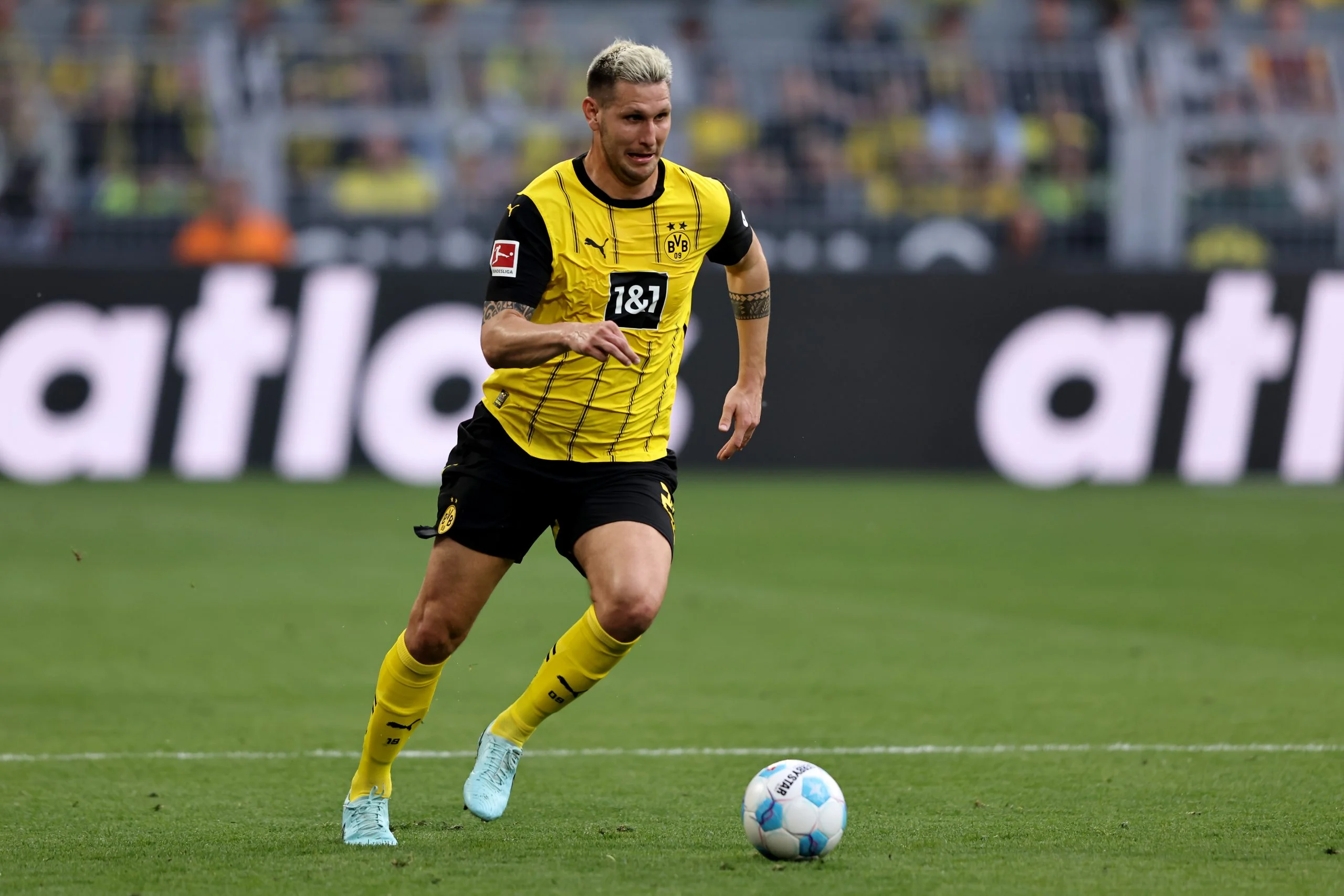 Niklas Sule: Dari Striker Muda hingga Bek Bertahan Borussia Dortmund
