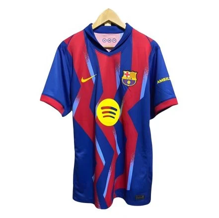 Olivia Rodrigo Tampil Mengenakan Jersey Barca Spesial untuk El Clásico