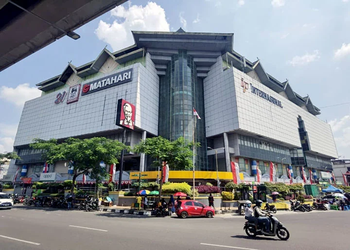 Pedagang Menghadapi Tantangan Baru: Dari Penutupan IP Mall Palembang Hingga Kebijakan Standardisasi Kemasan Rokok