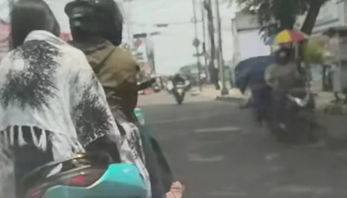 Pengendara Motor Diduga Kejar dan Rusak Mobil di Bogor karena Tak Terima Diklakson