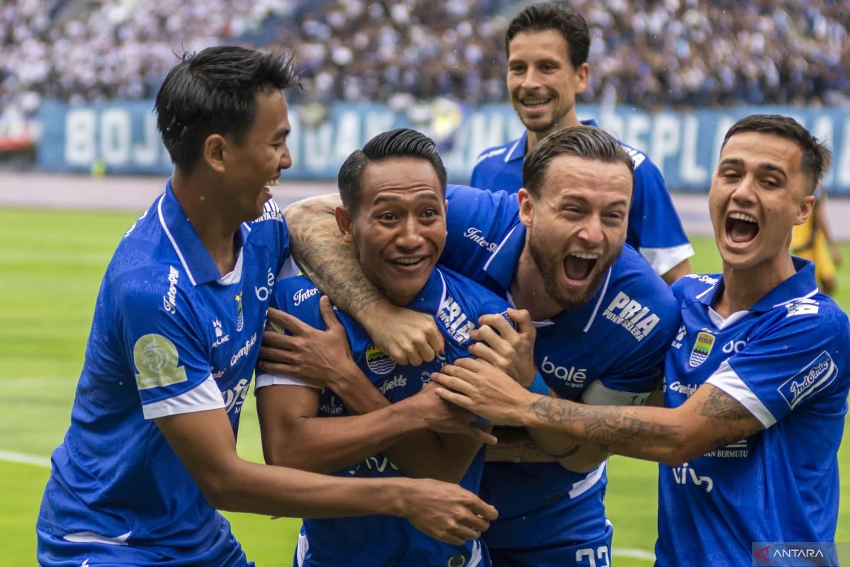 Persib Bandung Kembali Puncaki Klasemen BRI Super League Usai Kemenangan Tipis 1-0 atas PSIM