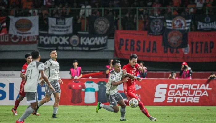 Persija Jakarta vs Persib Bandung: Duel yang Penuh Tensi di Stadion Segiri
