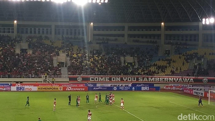Persis vs Persebaya: Pertarungan Sengit di Lapangan