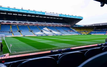 Pertandingan Sengit: Leeds vs Brighton dan Isu Homofobik di Elland Road